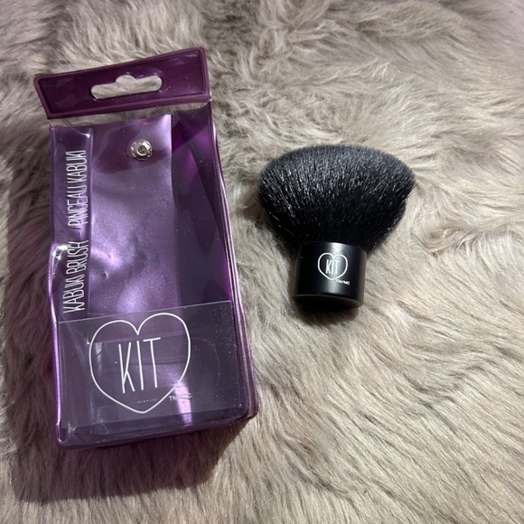 Kit Blush Brush - Picture 3 of 3